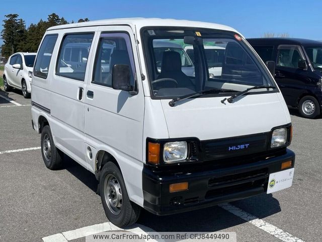 Daihatsu best sale van price