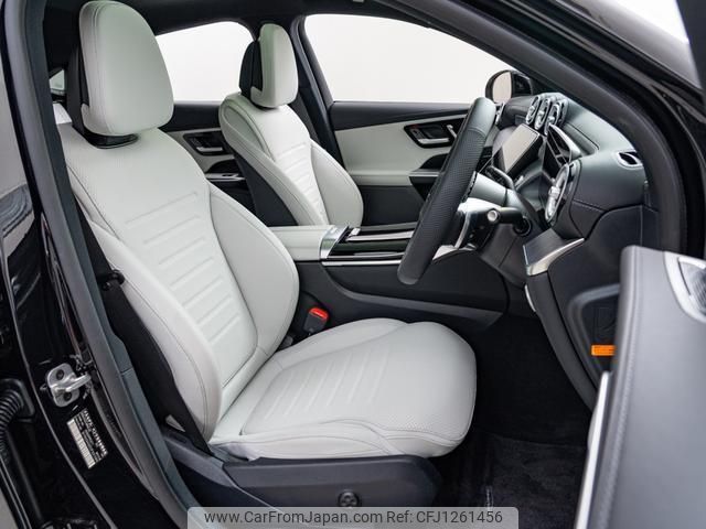 mercedes-benz glc-class 2025 quick_quick_3CA-254305_W1N2543052F331585 image 2