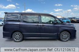 toyota voxy 2014 NIKYO_RS32227