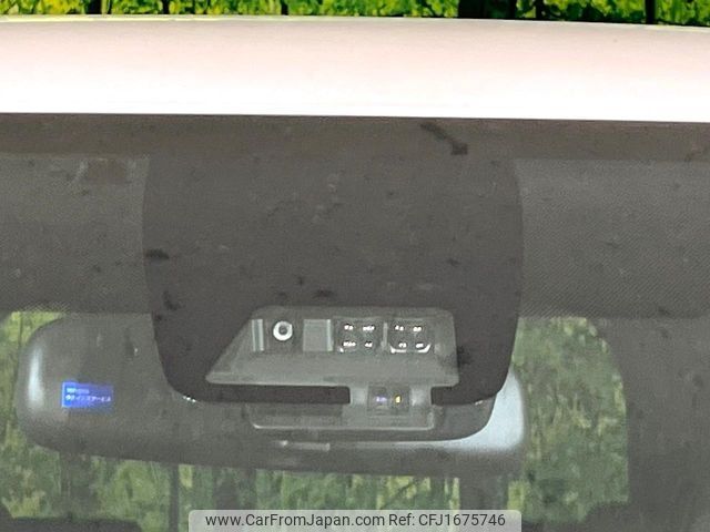 toyota voxy 2021 CFJ1675746 image 2