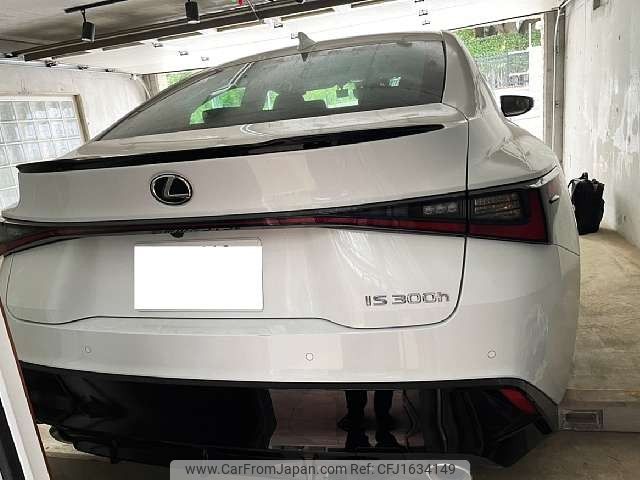 lexus is 2024 CFJ1634149 image 2