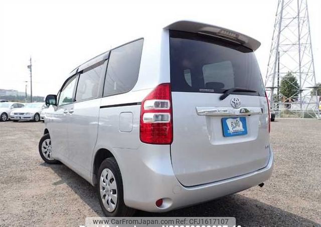 toyota noah 2013 CFJ1617107 image 2