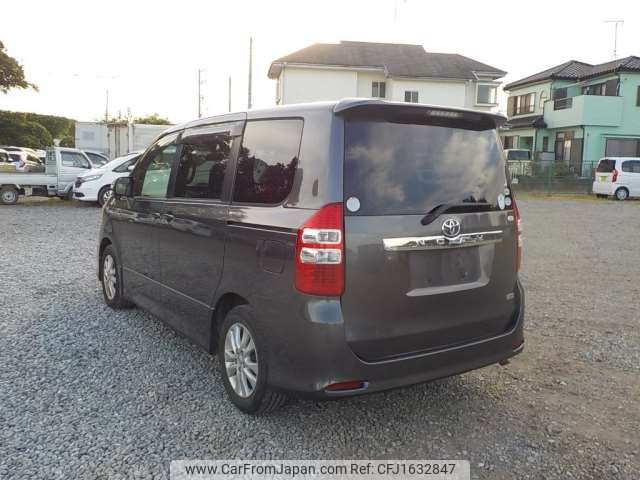 toyota noah 2010 CFJ1632847 image 2