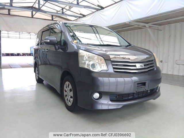 toyota noah 2011 ENHANCEAUTO_1_ea290144 image 1