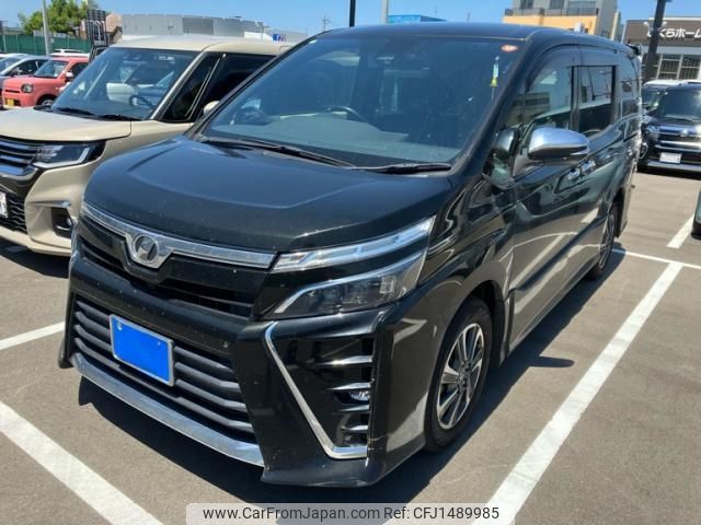 toyota voxy 2018 CFJ1489985 image 1