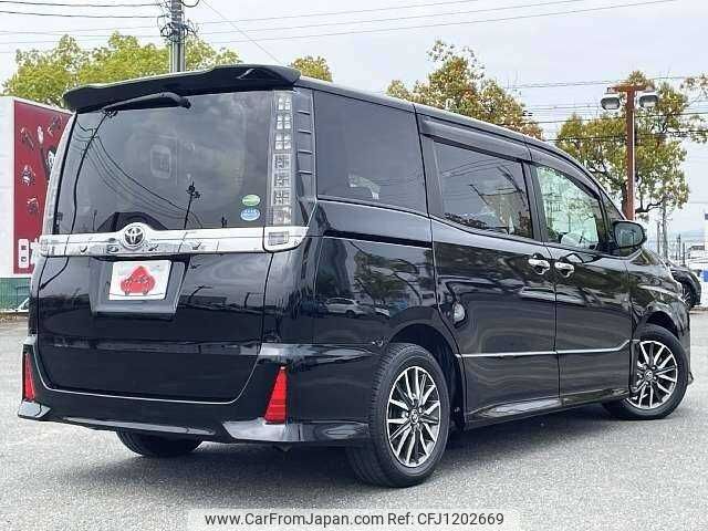 toyota voxy 2016 504928-929757 image 2