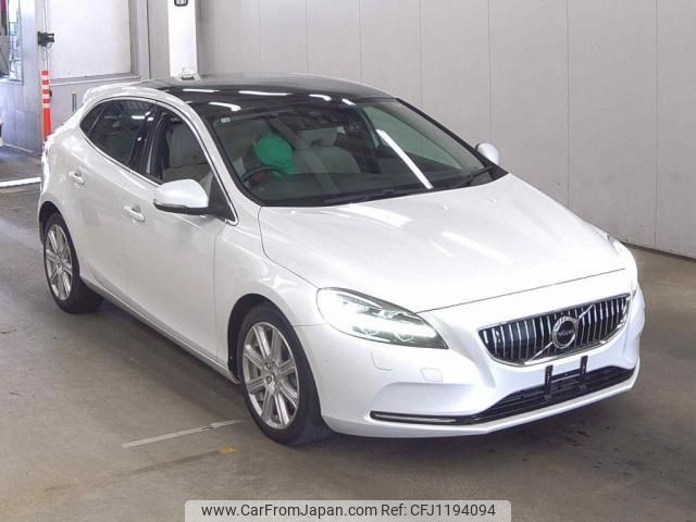 volvo v40 2020 quick_quick_DBA-MB4154T_YV1MV2920K2607135 image 1