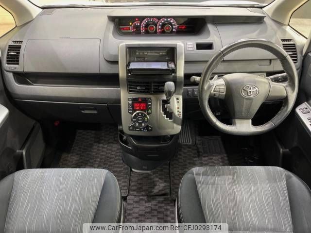 toyota voxy 2012 -TOYOTA--Voxy DBA-ZRR70W--ZRR70-0483032---TOYOTA--Voxy DBA-ZRR70W--ZRR70-0483032- image 2