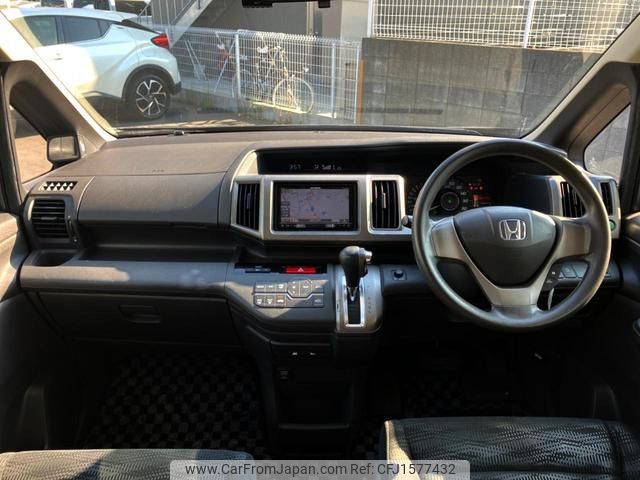 honda stepwagon 2013 CFJ1577432 image 2