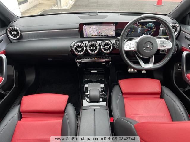 mercedes-benz a-class 2019 quick_quick_177184_WDD1771842W040174 image 2