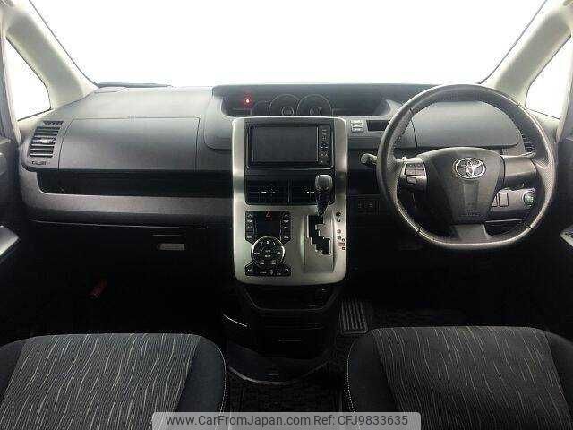 toyota voxy 2011 504928-921344 image 1