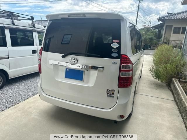 toyota noah 2010 CFJ1708338 image 2