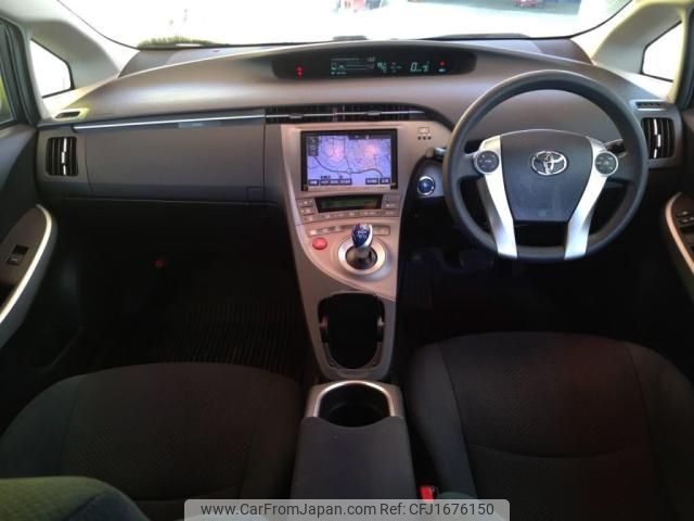 toyota prius 2015 CFJ1676150 image 2