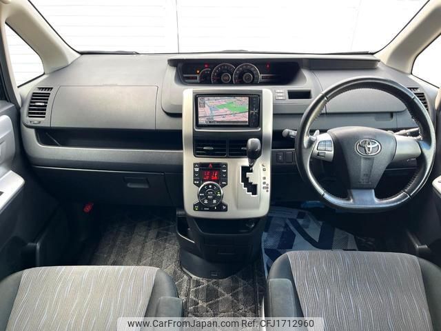 toyota voxy 2010 CFJ1712960 image 2
