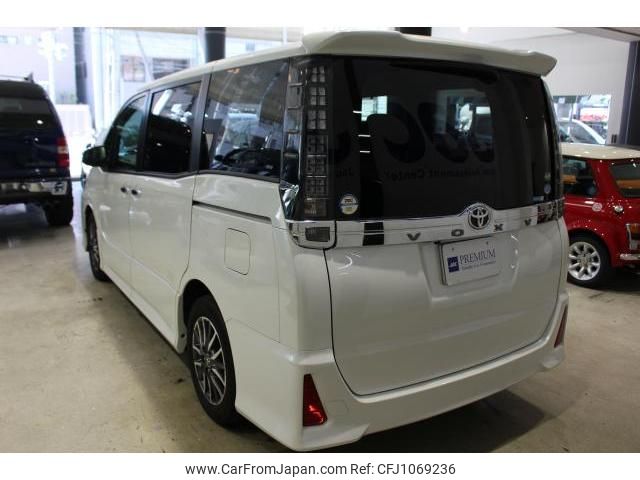 toyota voxy 2017 quick_quick_DBA-ZRR80W_0322425 image 2