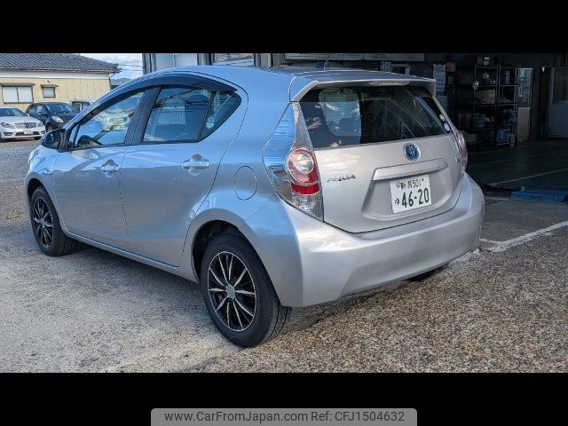 toyota aqua 2012 CFJ1504632 image 2