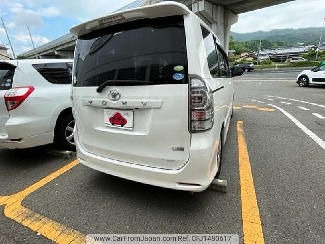 toyota voxy 2010 CFJ1480617 image 2