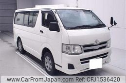 toyota regiusace-van 2013 CFJ1536420