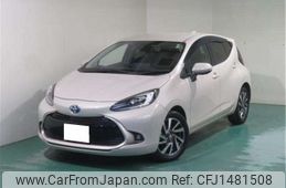 toyota aqua 2022 -TOYOTA--AQUA 6AA-MXPK11--MXPK11-2066033---TOYOTA--AQUA 6AA-MXPK11--MXPK11-2066033-
