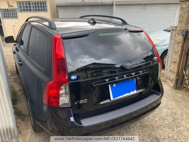 volvo v50 2011 CFJ1744642 image 2