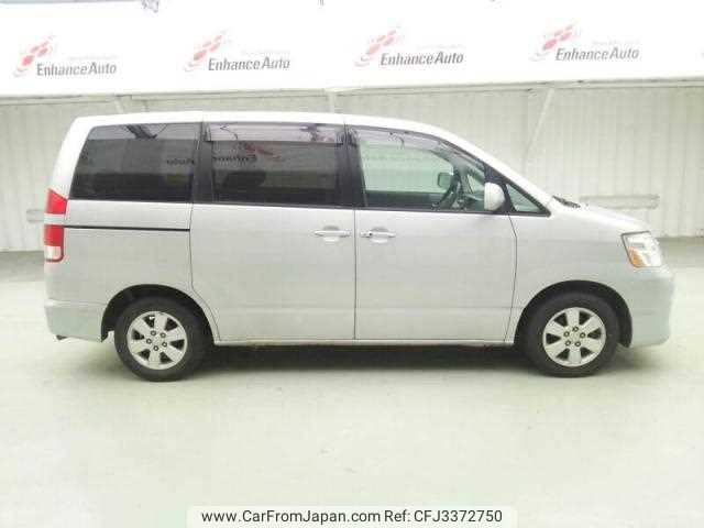 toyota noah 2005 2829189-ea212470 image 1