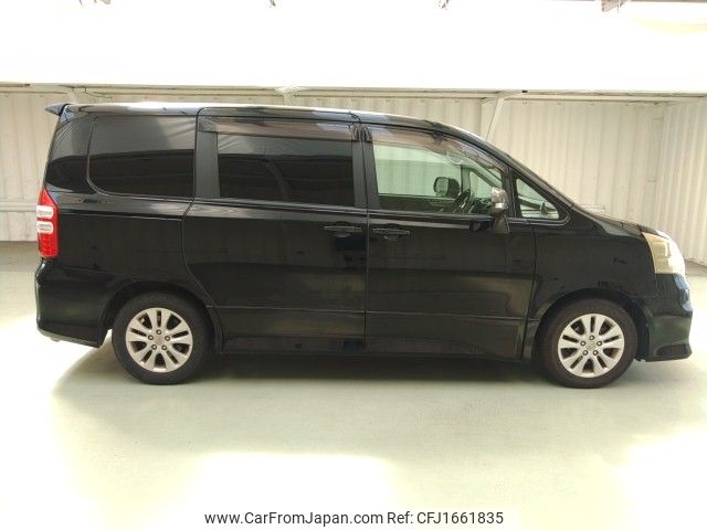 toyota noah 2010 CFJ1661835 image 2