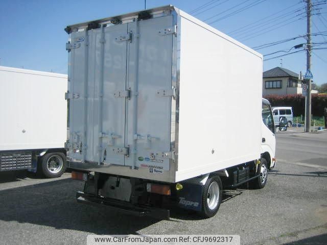 hino dutro 2017 CFJ9692317 image 2