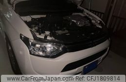 mitsubishi outlander-phev 2013 CFJ1809814