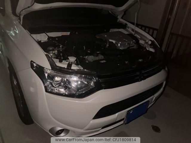 mitsubishi outlander-phev 2013 CFJ1809814 image 1