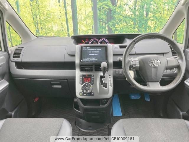 toyota voxy 2012 -TOYOTA--Voxy DBA-ZRR70W--ZRR70-0532034---TOYOTA--Voxy DBA-ZRR70W--ZRR70-0532034- image 2