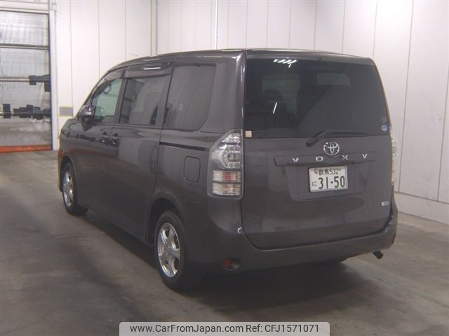 toyota voxy 2011 CFJ1571071 image 2