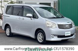 toyota noah 2011 CFJ1578390