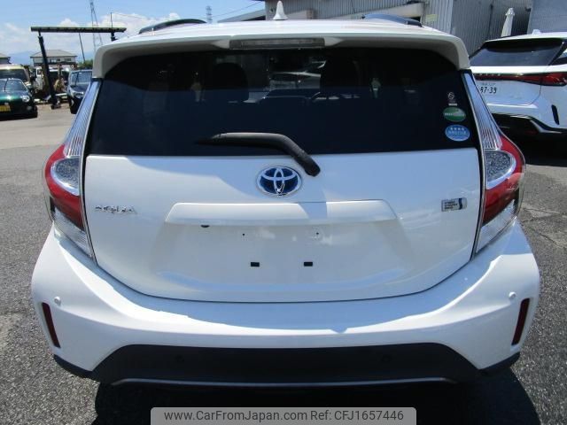 toyota aqua 2018 CFJ1657446 image 2