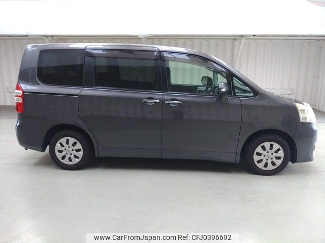 toyota noah 2011 ENHANCEAUTO_1_ea290144 image 2