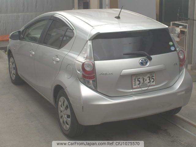 toyota aqua 2013 -TOYOTA--AQUA NHP10-6134431---TOYOTA--AQUA NHP10-6134431- image 2
