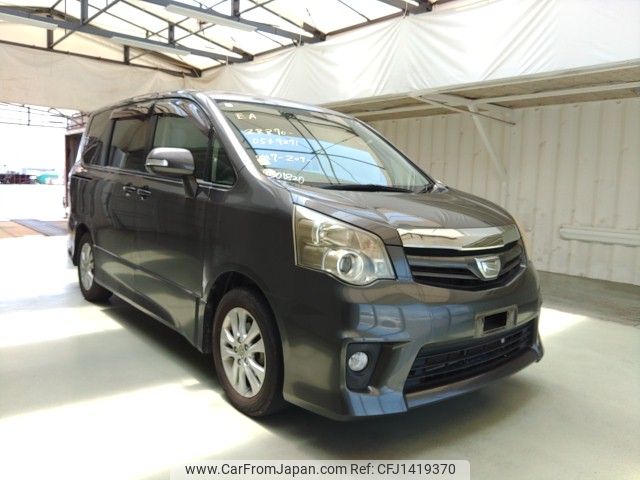 toyota noah 2013 ENHANCEAUTO_1_ea301820 image 1