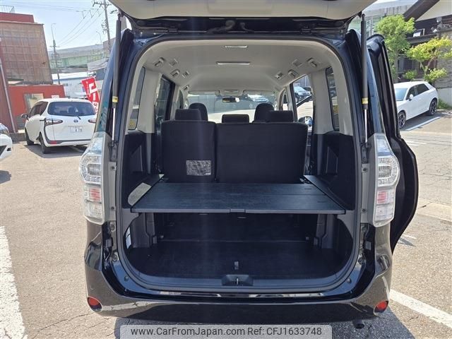 toyota voxy 2013 CFJ1633748 image 2