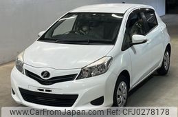 toyota vitz 2013 -TOYOTA--Vitz NSP130-2135702---TOYOTA--Vitz NSP130-2135702-