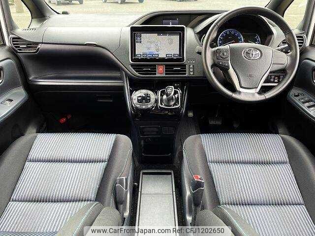 toyota voxy 2016 504928-930337 image 1