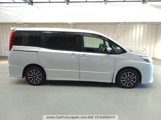 toyota noah 2014 ENHANCEAUTO_1_ea291246 image 2