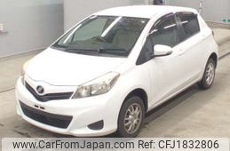 toyota vitz 2011 CFJ1832806