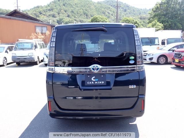 toyota voxy 2016 CFJ1611973 image 2