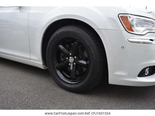 chrysler 300c 2013 CFJ1831524 image 2