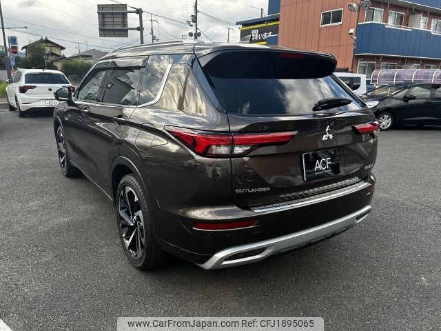 mitsubishi outlander-phev 2023 CFJ1895065 image 2
