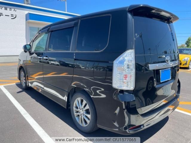 toyota voxy 2010 CFJ1577065 image 2