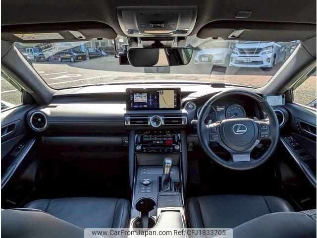 lexus is 2020 CFJ1833705 image 2