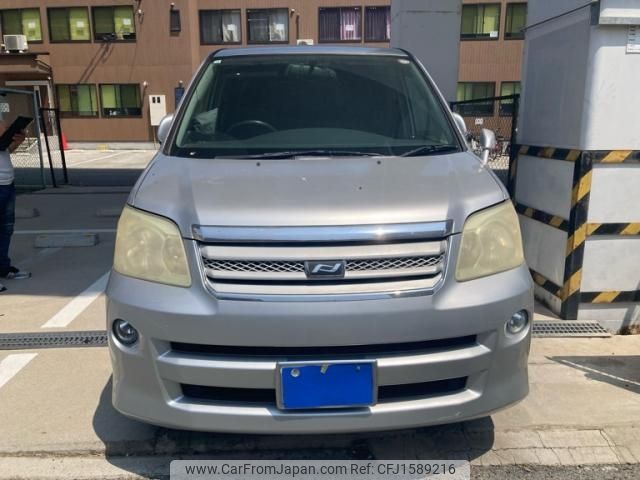 toyota noah 2006 CFJ1589216 image 1