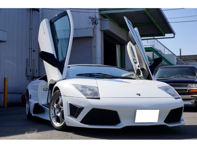 car_09d7fdd8-e024-4fad-9b41-