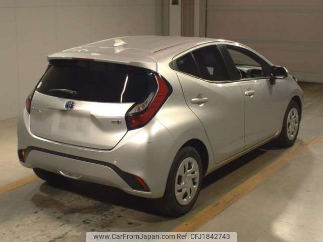 toyota aqua 2021 CFJ1842743 image 2