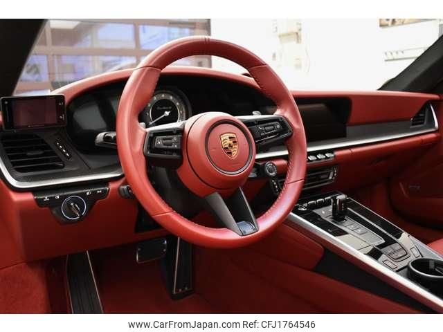 porsche 911 2022 CFJ1764546 image 2